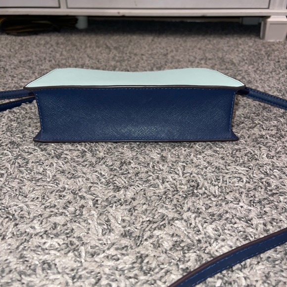 Kate Spaded crossbody Bag-Turquoise and white with navy blue trim!! - Picture 4 of 8